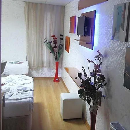 Avcilar Inci מלון 3*